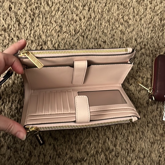 Michael Kors Jet Set Logo Wristlet - Picture 2 of 2